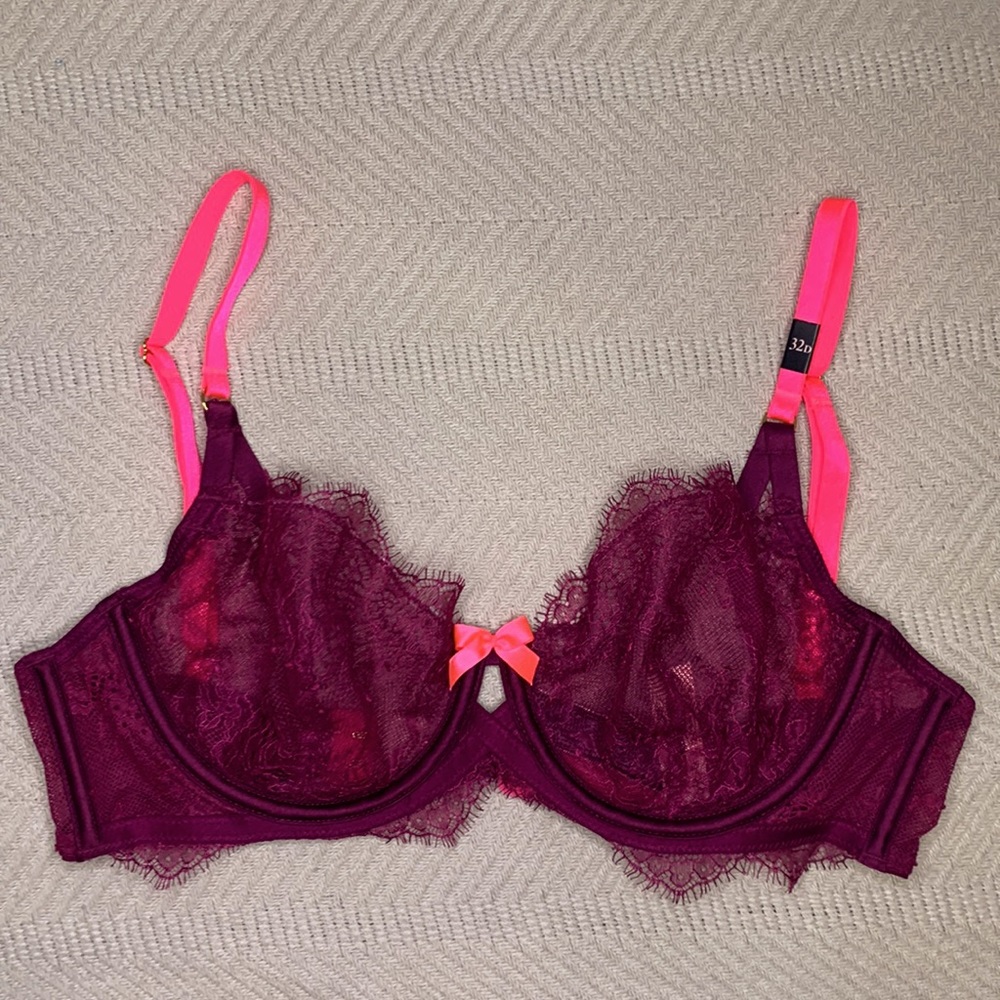 Victoria's Secret Lace Unlined Demi Bra 32D- New with Tags!